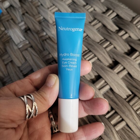 NEW NEUTROGENA HYDRO BOOST EYE CREAM - Picture 5 of 6